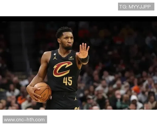 米切尔赛季结束后遭受重创提前与队友开始新赛季训练 米切尔赛季结束后遭受重创提前与队友开始新赛季训练