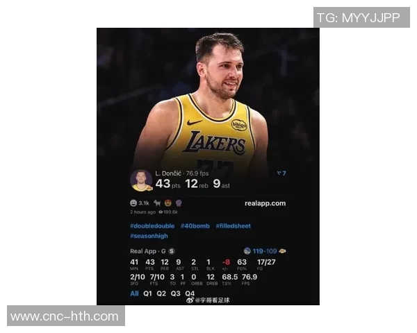 东契奇上半场狂砍32分詹姆斯无奈在替补席打哈欠观战 东契奇上半场狂砍32分詹姆斯无奈在替补席打哈欠观战