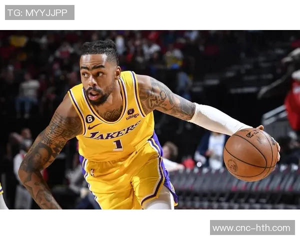 浓眉称赞拉塞尔专注职业精神改变比赛走势展现真正球员风范